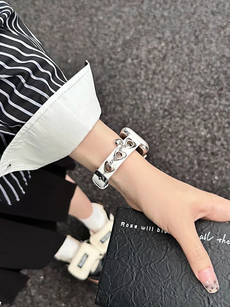 Y2K Leather Band For iWatch Ultra 11 10 9 8 7 6 5 Se Love Metal Bracelet Strap For Apple Watch 40mm 41 42mm 44mm 45mm 46mm 49mm